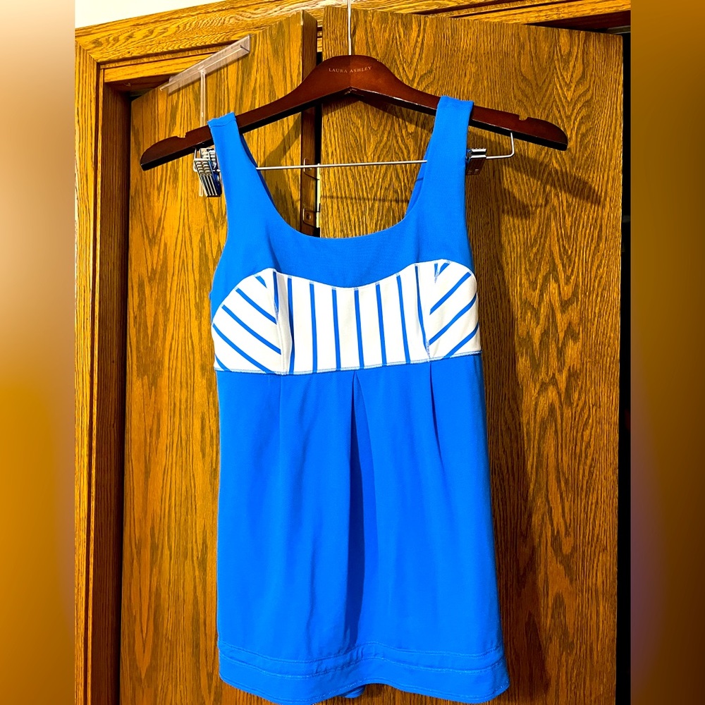 Lululemon size 4 yoga tank